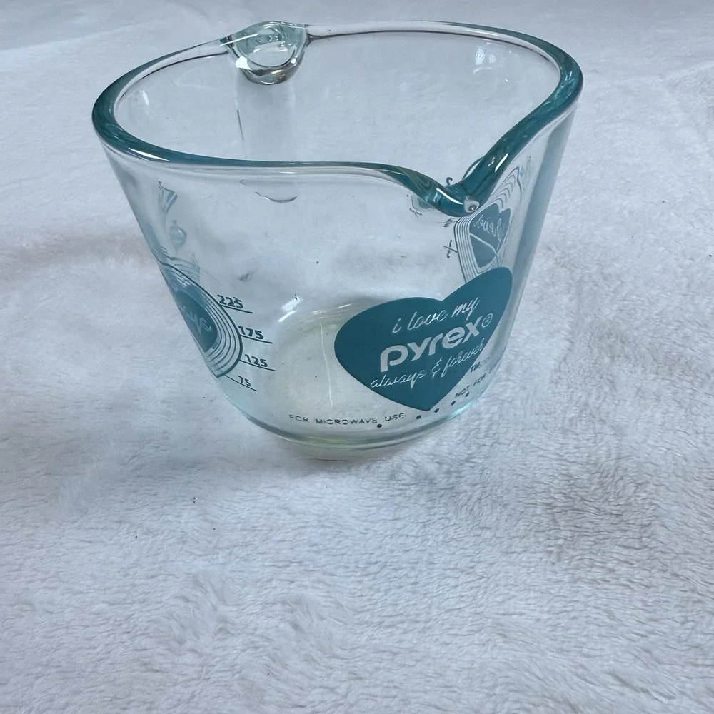 Vintage Pyrex 1 Cup 250mL Glass Measuring Cup Teal Hearts Love Always Forever